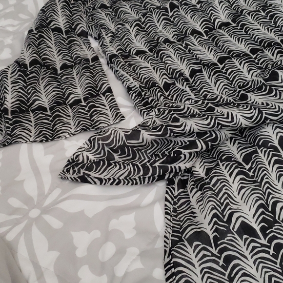 Beach cover up. - Picture 6 of 9